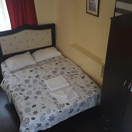 Metropolis Hostel & Guest House-3